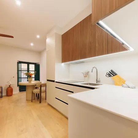 Bravissimo Sant Josep, Cosy Χιρόνα