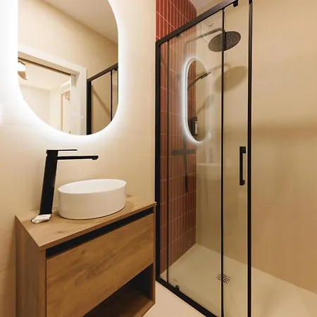 Bravissimo Sant Josep, Cosy Χιρόνα