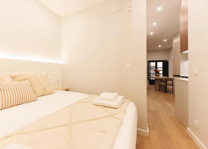 Bravissimo Sant Josep, Cosy Χιρόνα